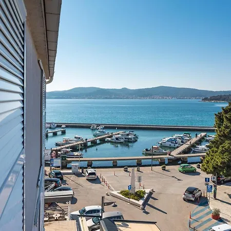 White * Biograd Na Moru