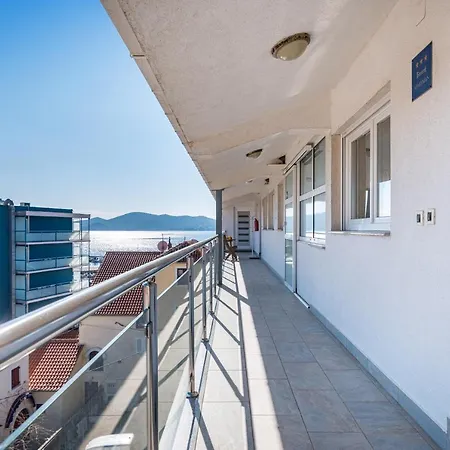 Apartment White *